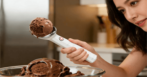 Heating ice cream scoop